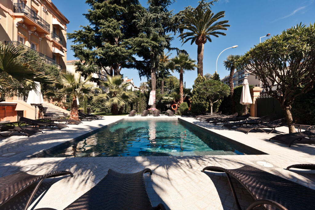 apparthotel-cannes-accommodation-swimming-pool